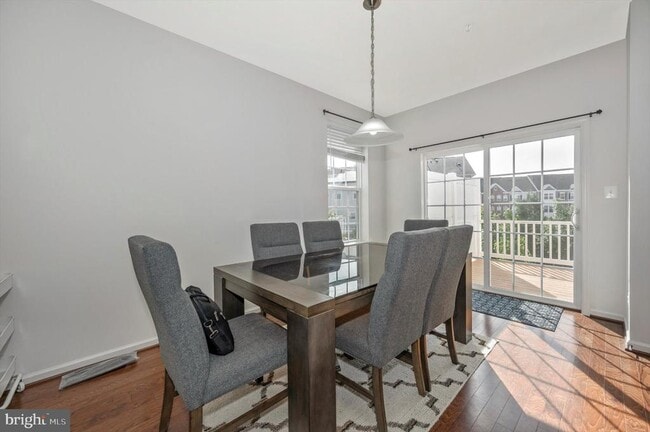 Building Photo - 7780 Dagny Wy