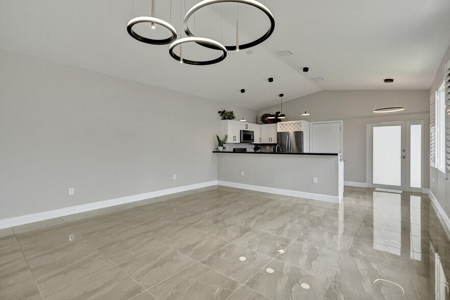 Building Photo - 62 NE 26th St