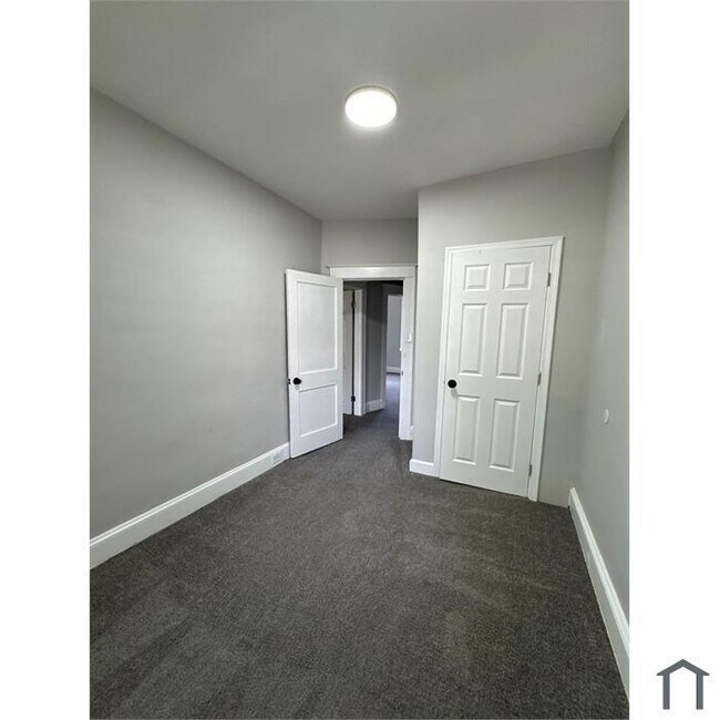 Building Photo - 3 Bedroom Complete Rehab