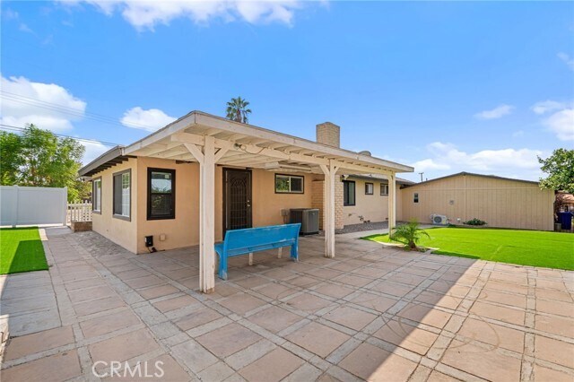 Building Photo - 7420 Ivy Ln