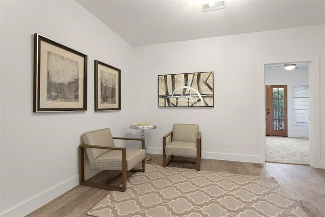 Building Photo - 933 W Eighth Street Unit