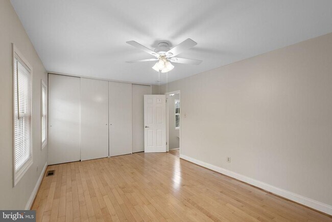 Building Photo - 124 Barnsfield Ct