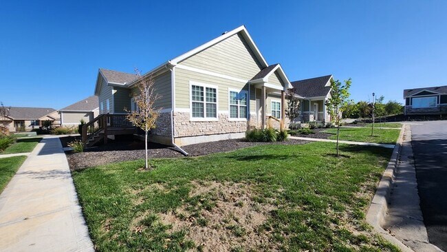 Building Photo - 4 bed 3 bath 2 car garage all maintenance ...