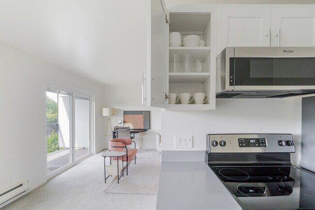 Building Photo - 2850 15th Ave W