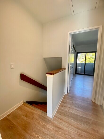 Building Photo - 8722 Villa La Jolla Dr
