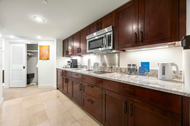 Building Photo - 223 Saratoga Rd