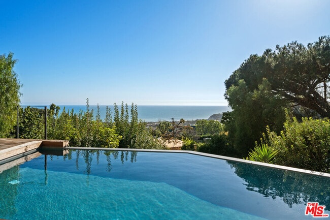 Building Photo - 23812 Malibu Crest Dr