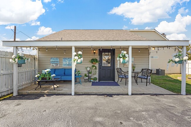 Primary Photo - Adorable West Frisco Home Near Lake Lewisv...