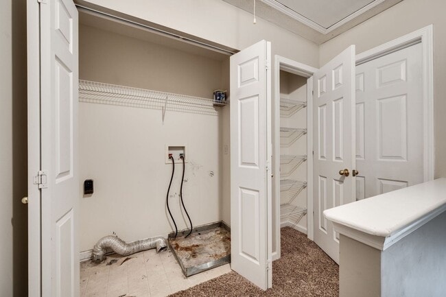 Building Photo - Renovated Townhome in Convenient Nashville Location