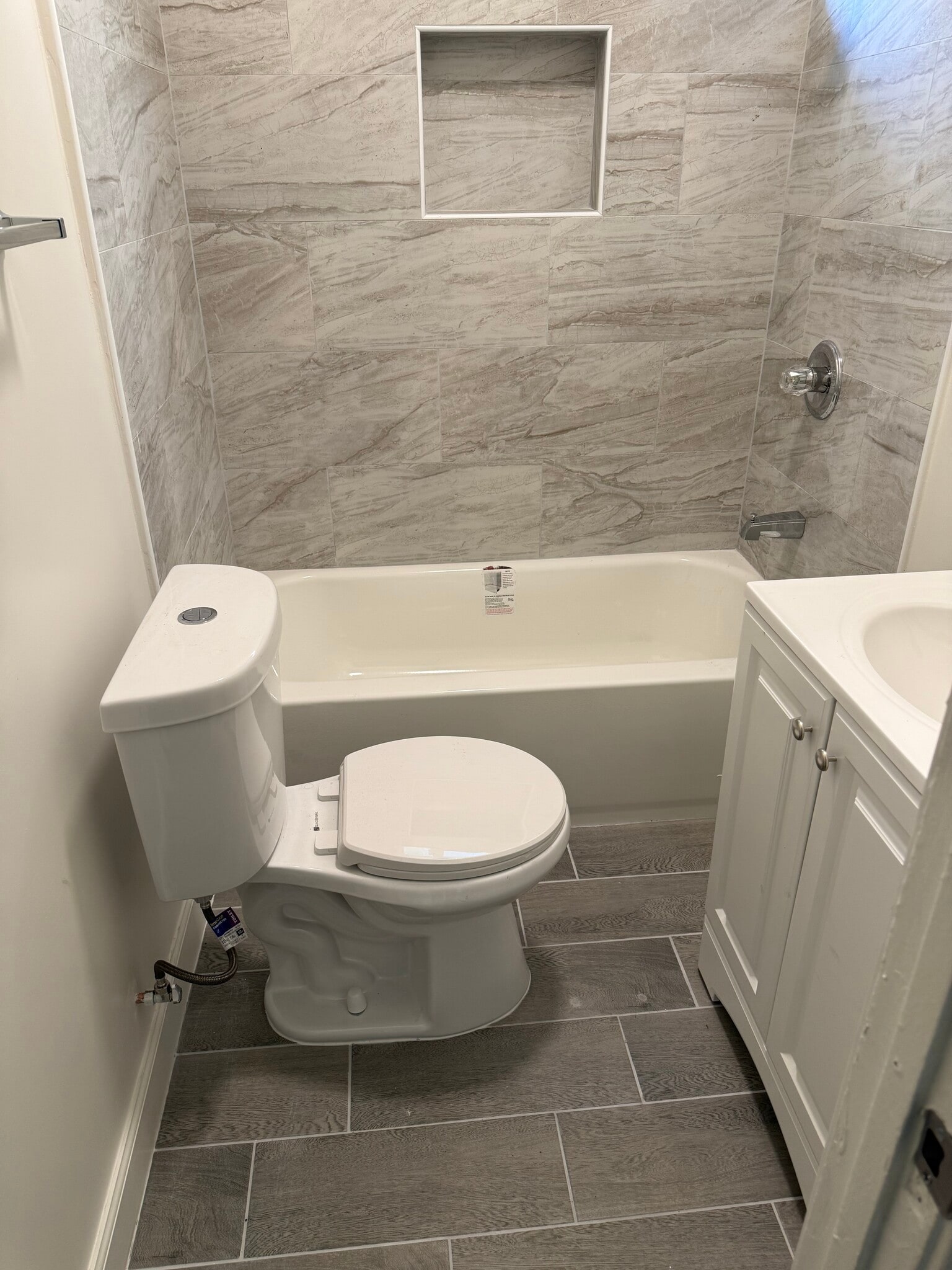 Building Photo - 2815 1/4 S Norton Ave