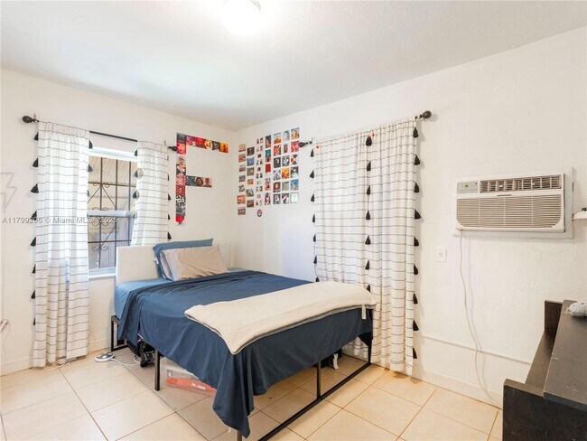 Building Photo - 6320 SW 58th Pl