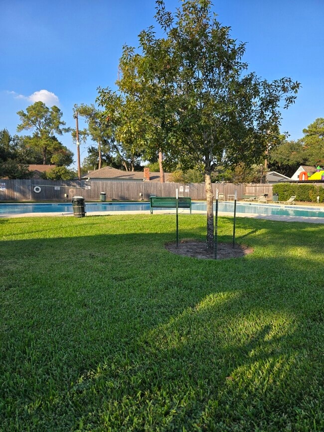 Building Photo - 81 E Tri Oaks Ln