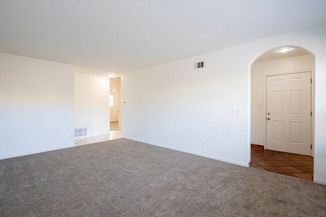Building Photo - *OPEN HOUSE: 8/29 10AM-12PM*  3 BR House w...