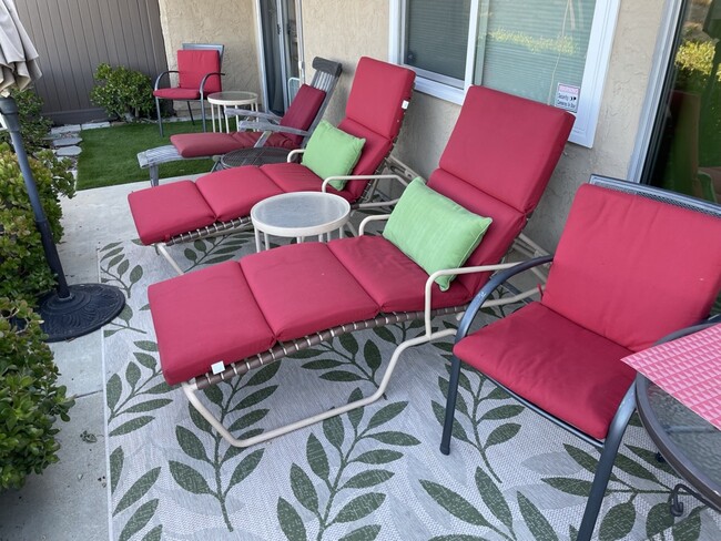 Lounge chairs for relaxing - 250 Vista Montana Way