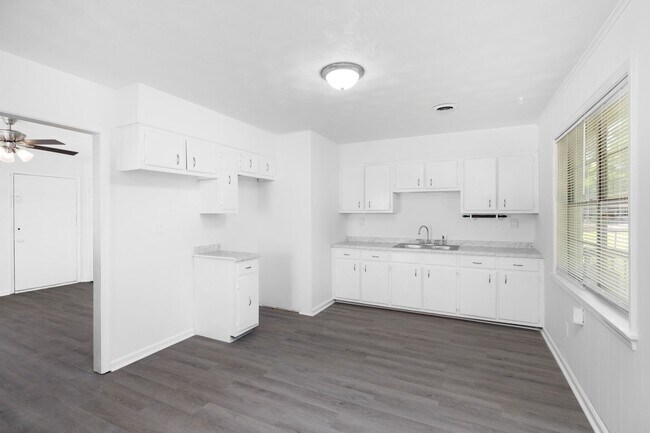 Building Photo - Completely Remodeled Home Near Shelby Forest