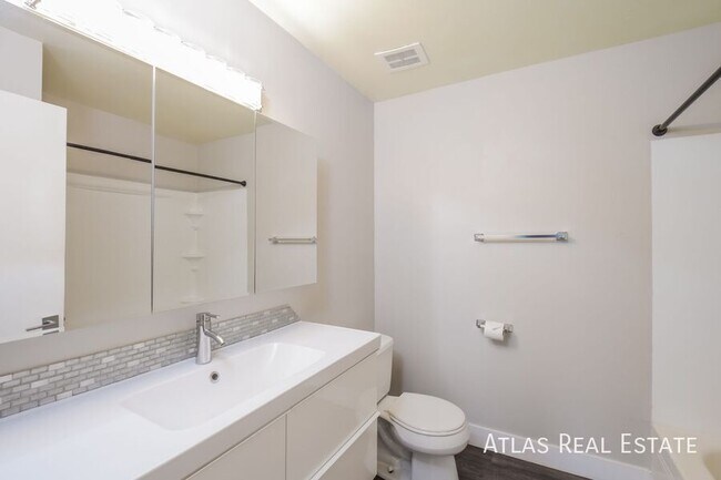 Building Photo - 3150 N Harlan St