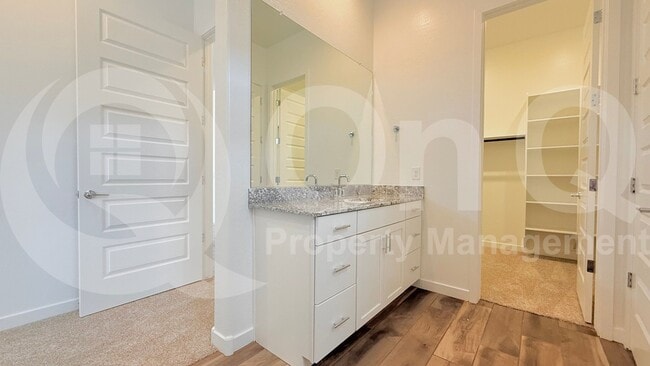 Building Photo - 10048 S Dutchman Dr
