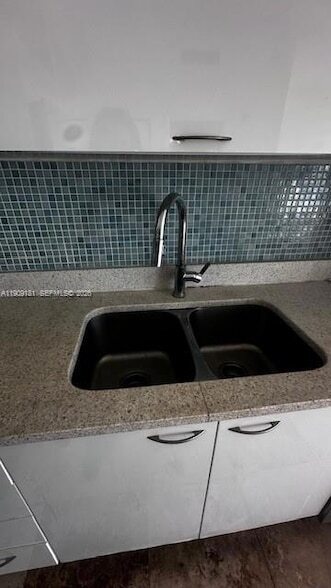 Building Photo - 133 NE 2nd Ave