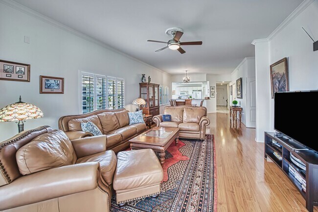 Building Photo - 3 bedroom 2.5 bathroom furnished condo