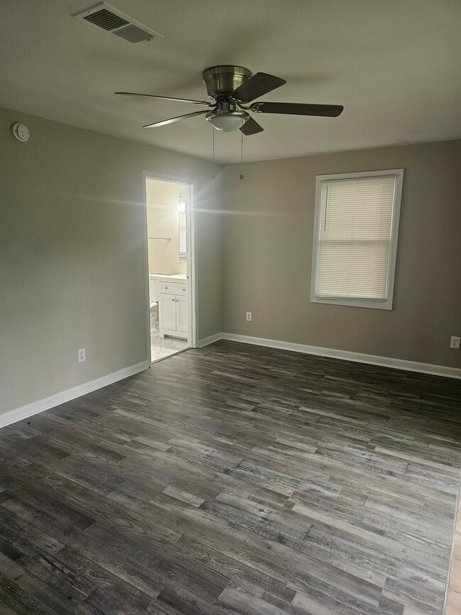 Building Photo - 1725 Claire Dr