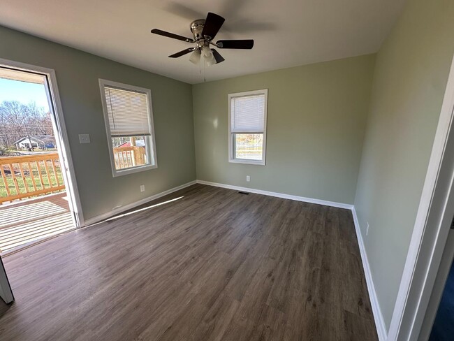 Building Photo - 1468 Bristol Caverns Hwy