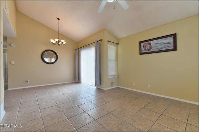 Building Photo - 683 Teichelkamp Dr