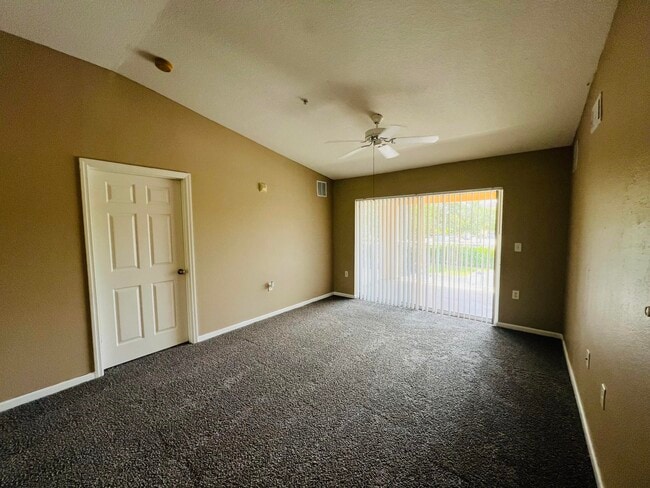 Building Photo - 281 SW Palm Dr