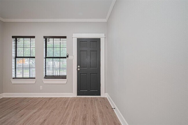 Building Photo - 1205 E 27th St