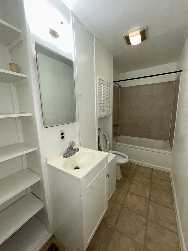 Building Photo - 25 Orange St