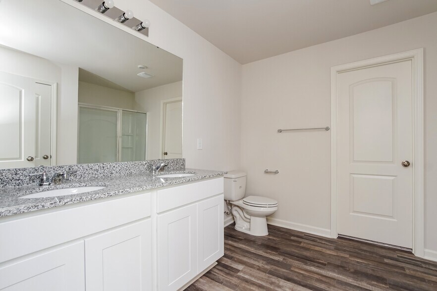 Building Photo - 1058 Manor Dr