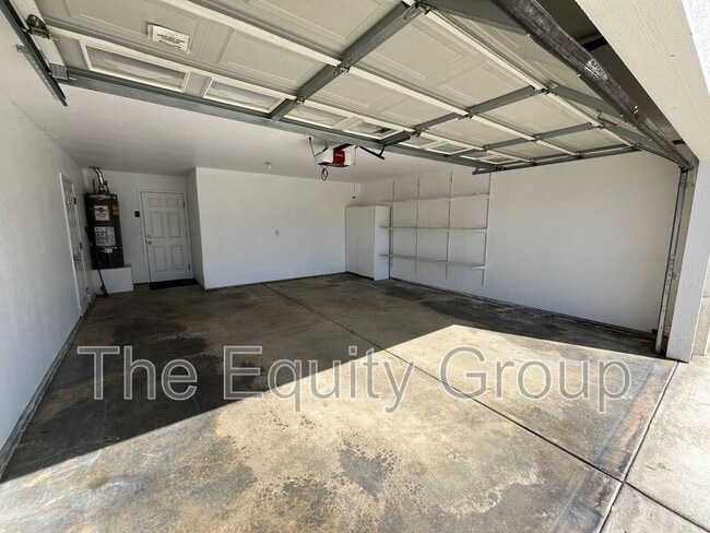 Building Photo - 1672 W Julieanne Ave