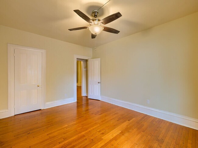 Building Photo - 211 Verbeke St