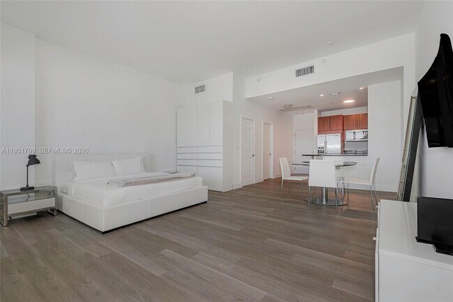 Building Photo - 2301 Collins Ave