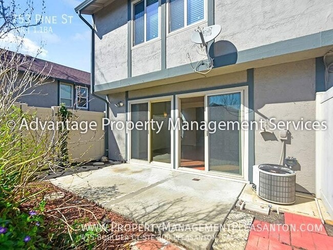 Building Photo - 753 Pine St