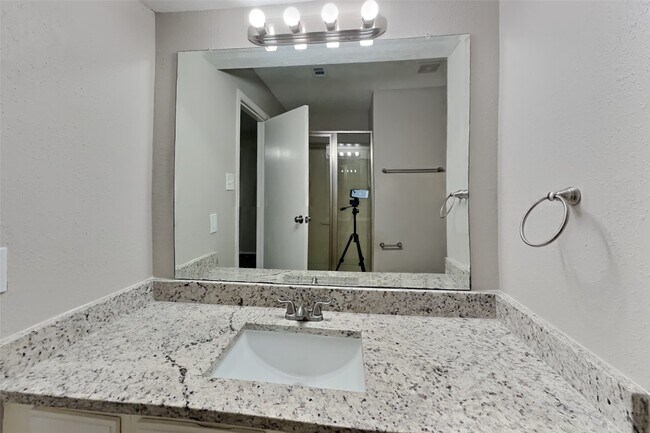 Building Photo - 18319 Autumn Trails Ln