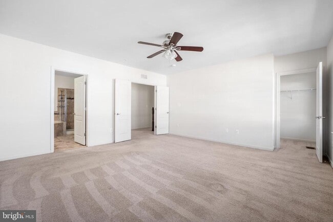 Building Photo - 22926 Spicebush Dr