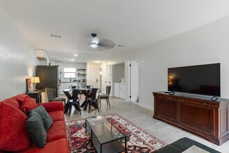 Building Photo - 2907 Woodrich Dr
