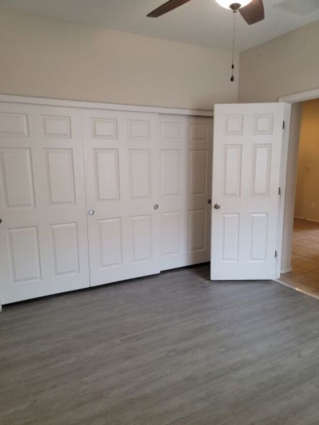 Building Photo - Single story with lots of tile in living a...