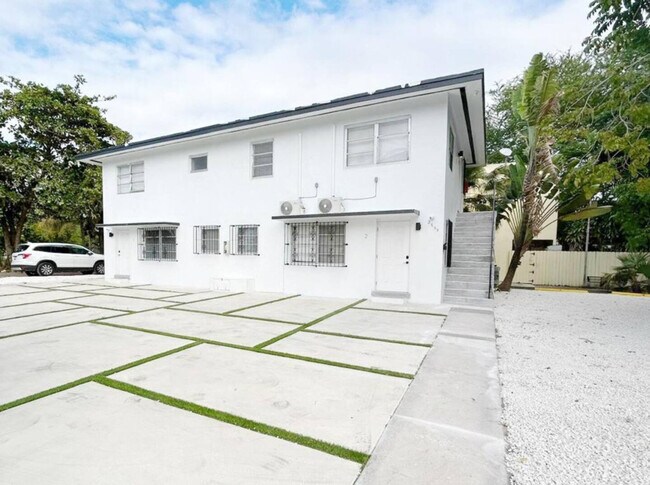 Building Photo - 2635 SW 24th Ave