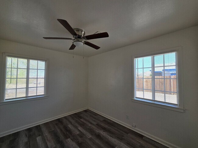 Building Photo - Yucca Ave 6686-6688