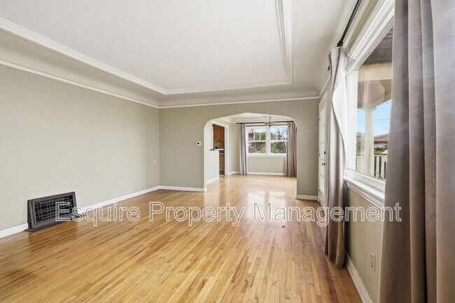 Building Photo - 2381 Hyland Ave