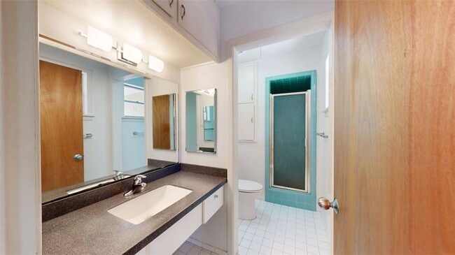 Building Photo - 203 W Brookside Dr