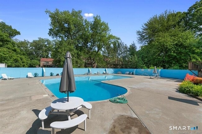 Building Photo - 165 Towne House Rd