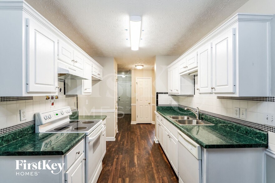 Building Photo - 241 Ryan Rd