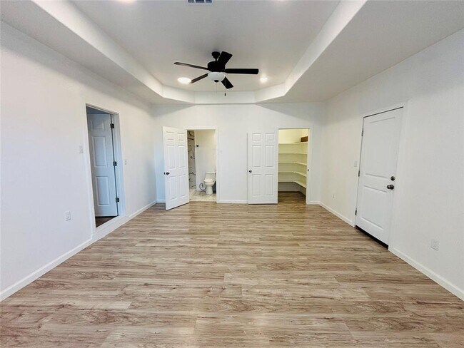 Building Photo - 13725 Knights Br Dr