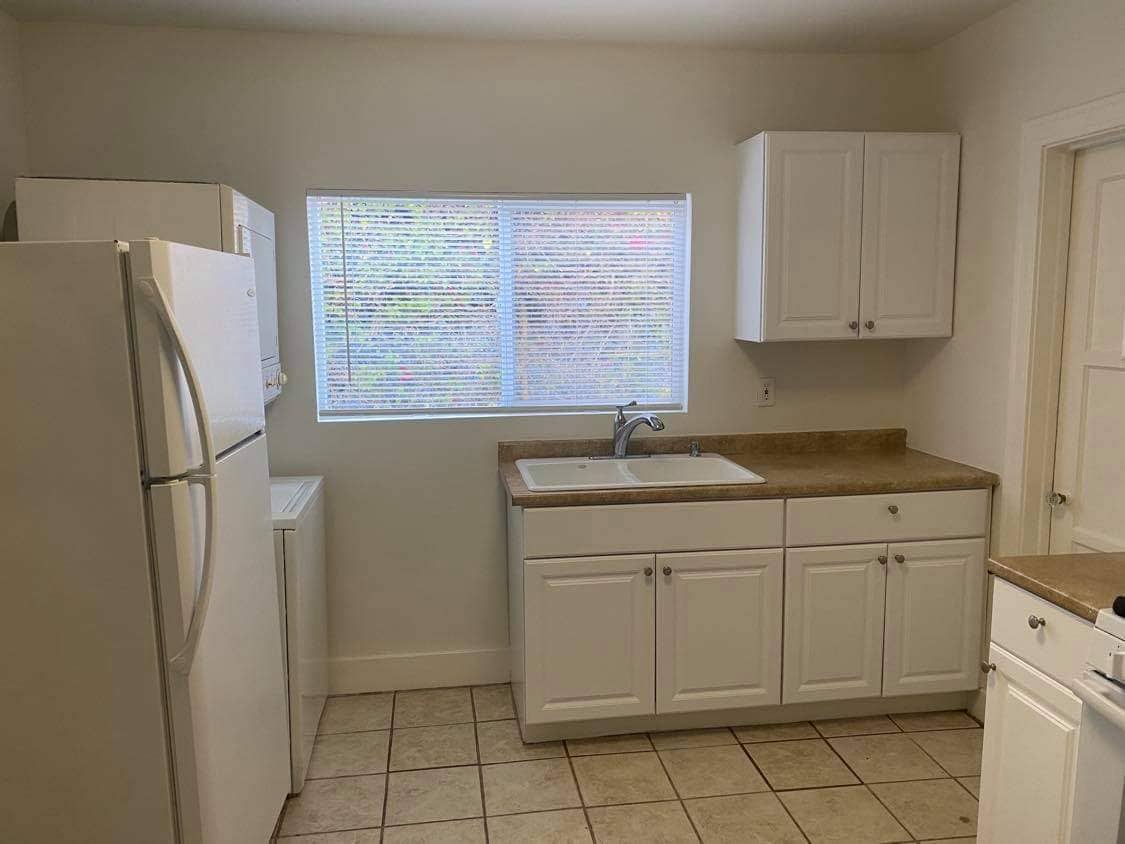 Building Photo - 4525 Avocado St