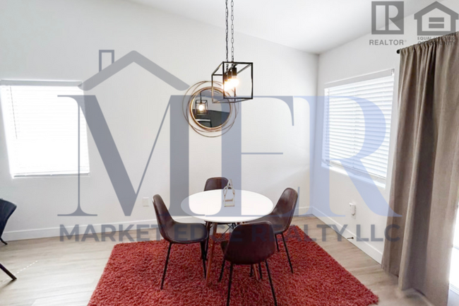 Building Photo - 3Bed/2Bath Furnished Home 2 Car Gar - 19th...