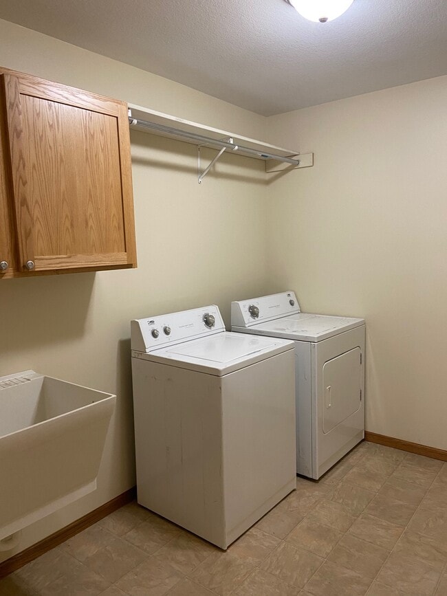 Building Photo - 3119 Clearwater Ridge Dr