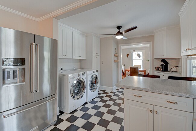 Building Photo - Washington Park 3BR 2Bth Home - available now for both short or long term lease