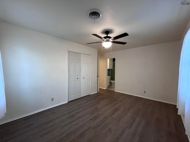 Building Photo - 4723 N Shore Dr